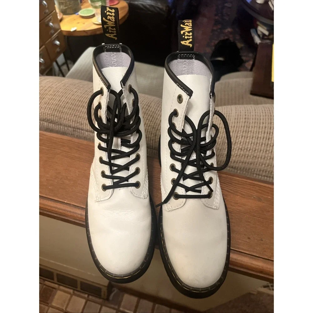 Drr. Martens product pair